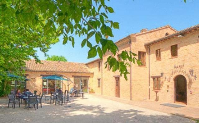 Hotel La Foresteria Abbadia di Fiastra Bagian luar foto