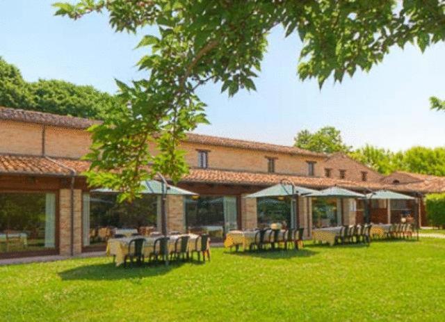 Hotel La Foresteria Abbadia di Fiastra Bagian luar foto