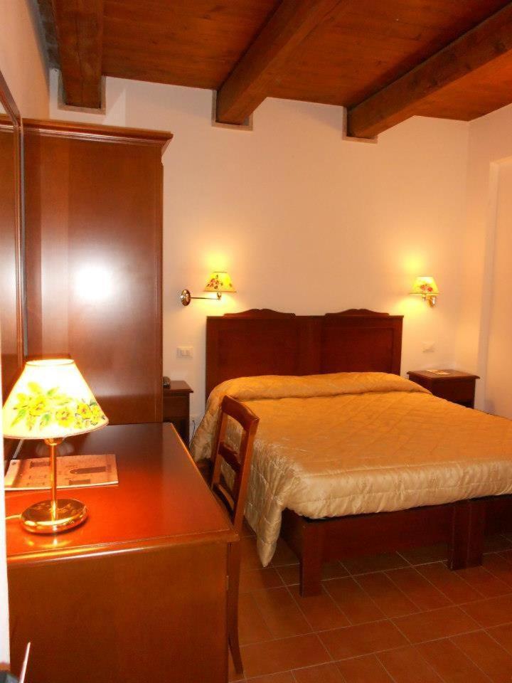 Hotel La Foresteria Abbadia di Fiastra Bagian luar foto